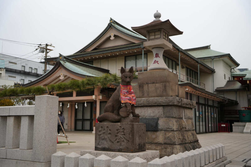 穴守稲荷神社 狐像 吽形(狛狐)