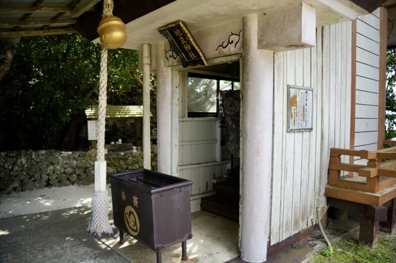 地主神社の拝殿